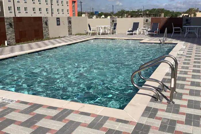 La Quinta Inn & Suites By Wyndham Corpus Christi Southeast Exterior photo
